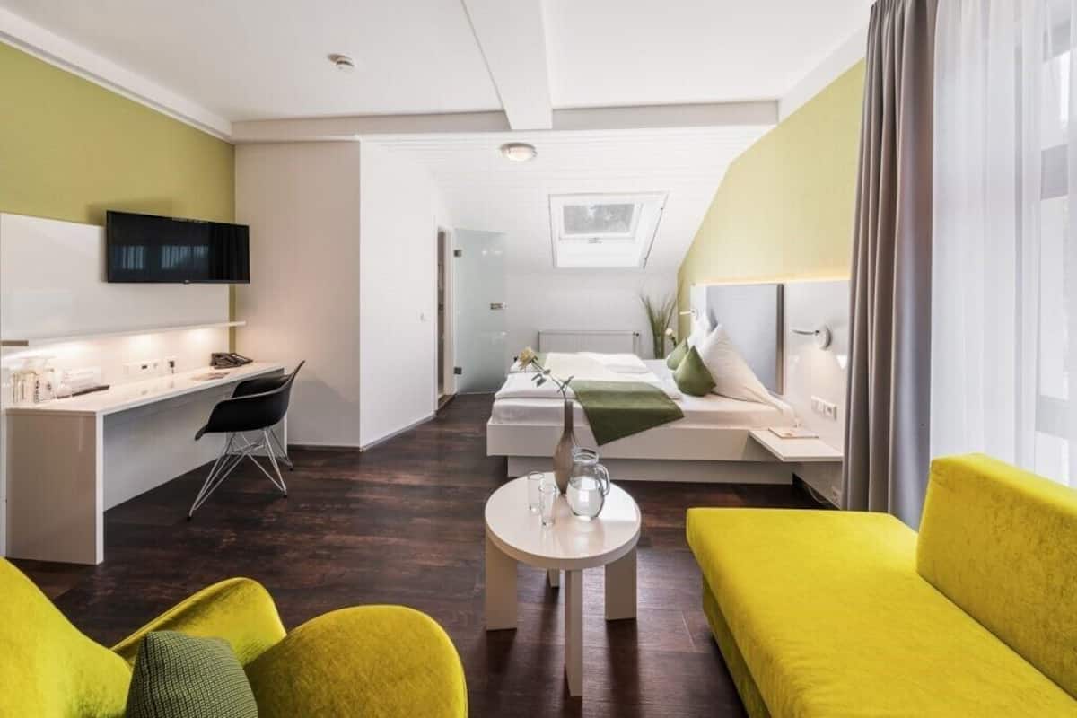 design double room | premium bedding, minibar, individually decorated, desk