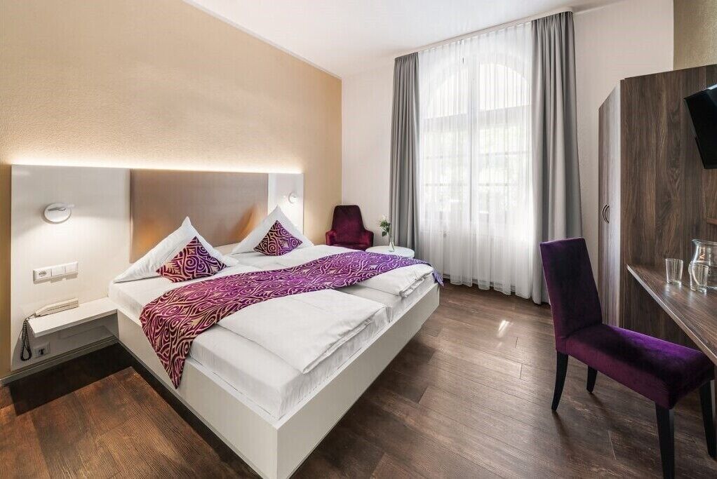design double room | premium bedding, minibar, individually decorated, desk