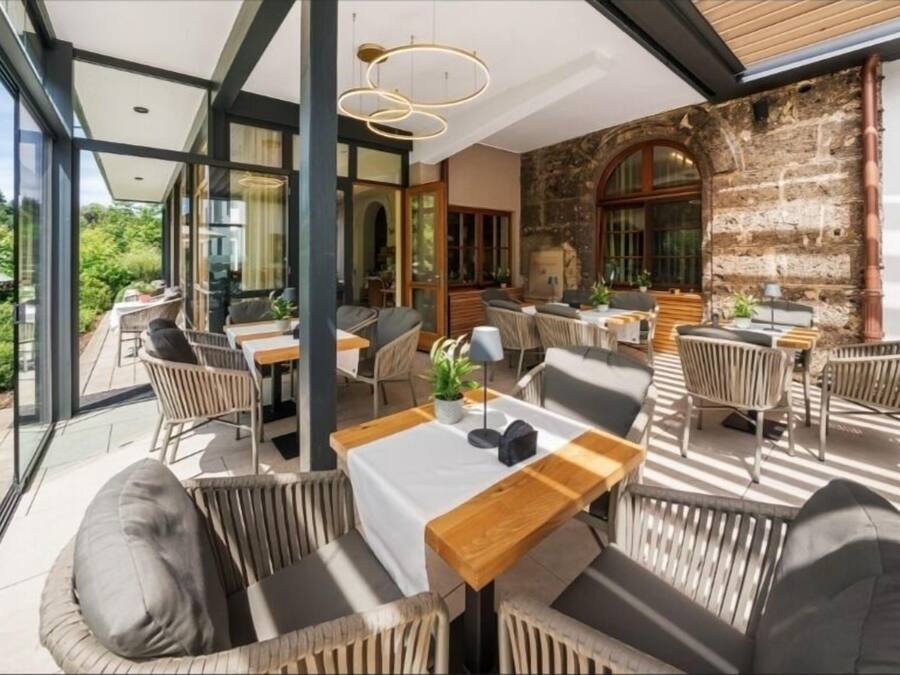 Una televisión de pantalla plana