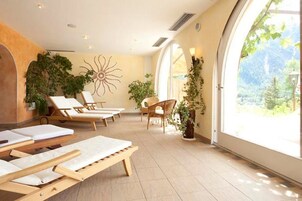 Tratamientos corporales, 1 sala de tratamiento, manicura y pedicura