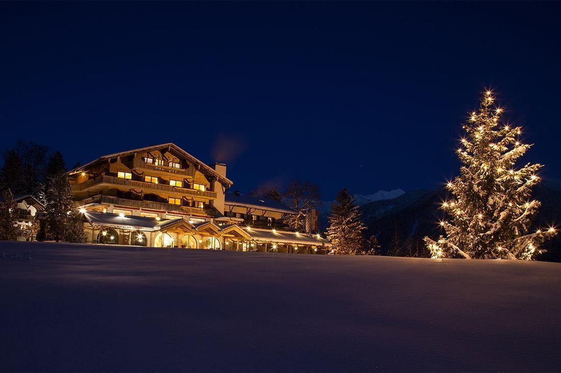 住宿正面 (夜晚)