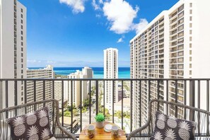 Property grounds - Waikiki Upscale 1 BR - Ocean Views - Parking (Honolulu)