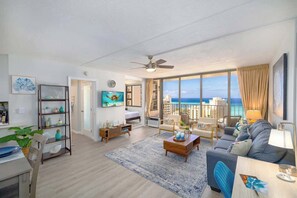 Smart TV - Waikiki Upscale 1 BR - Ocean Views - Parking (Honolulu)