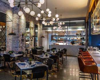 Breakfast, lunch, dinner served; American cuisine  at Arlo Chicago