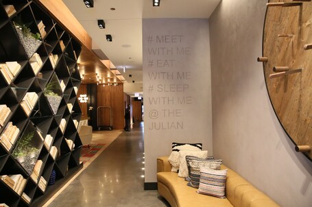 Arlo Chicago - Image 33
