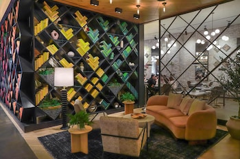 Hotel entrance and lobby at Arlo Chicago