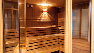 1 treatment room, massages