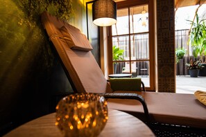 1 treatment room, massages