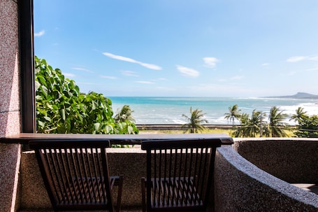 Escritorio y sistema de insonorización . Pasa Beach Resort