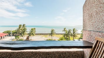 Habitación doble, balcón, vista al océano | Escritorio y insonorización