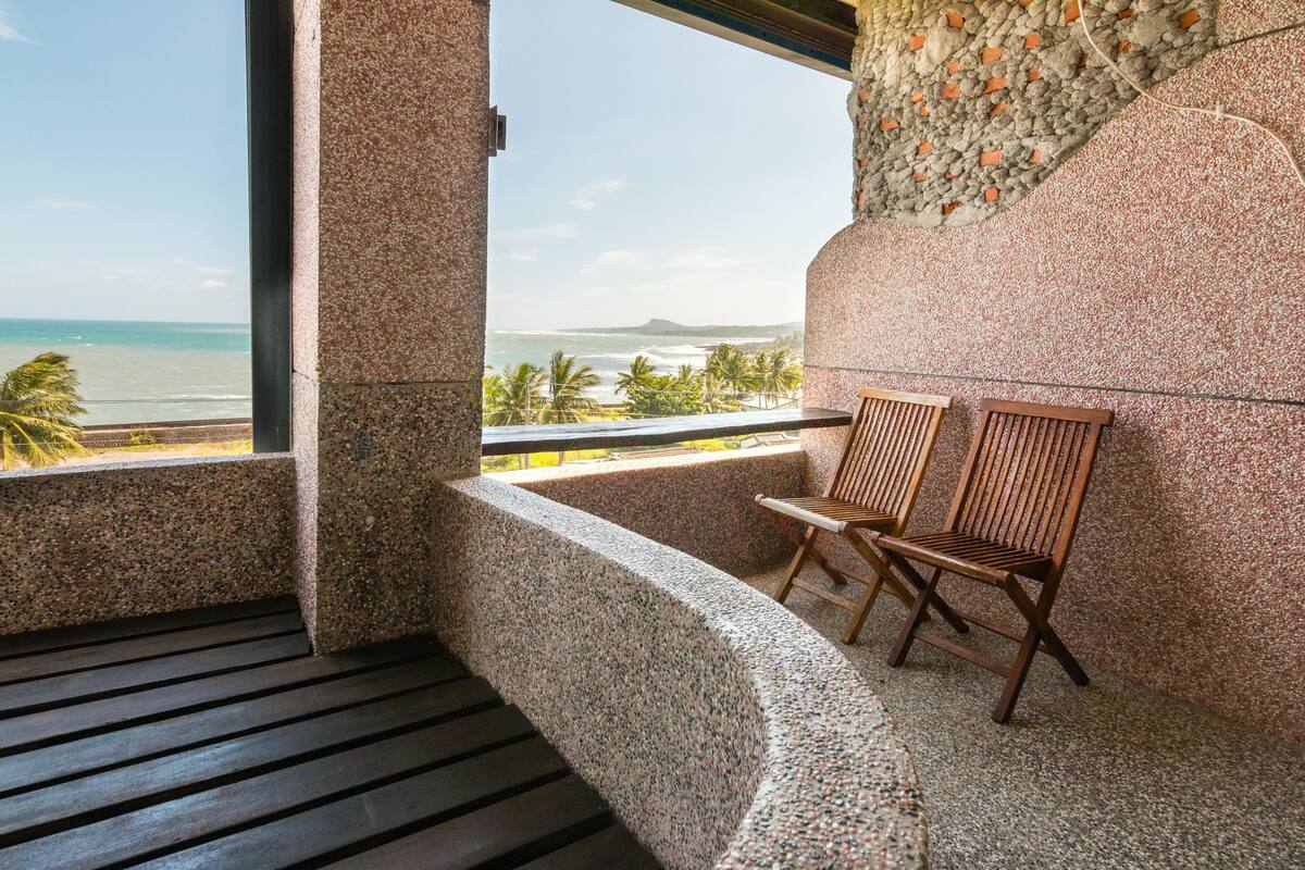 Habitación doble, balcón, vistas al mar | Escritorio y sistema de insonorización