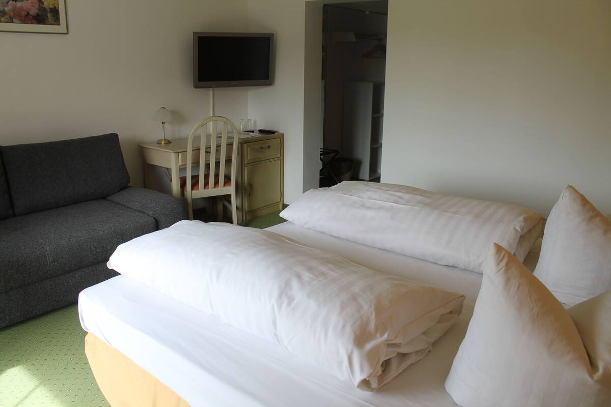 Chambre double | Bureau, accès au Wi-Fi (inclus), literie fournie