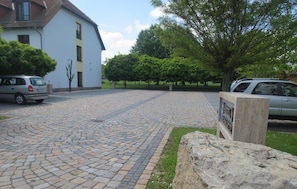 Free self-parking - Hotel Schwartze (Weimar)