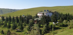 Vista frontal de la propiedad