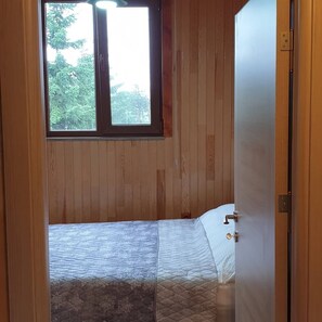Elite Tree House | Soundproofing, iron/ironing board, free WiFi, bed sheets