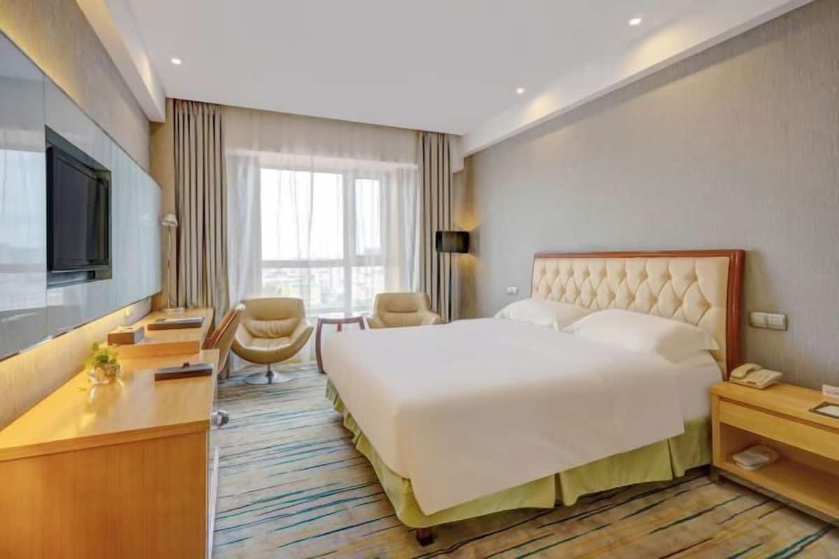 Minibar, in-room safe, desk, blackout drapes