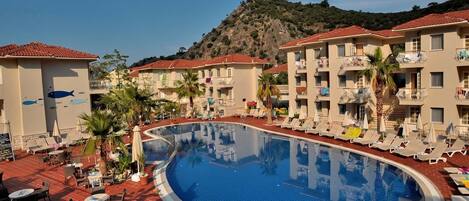 Outdoor pool, pool umbrellas, sun loungers