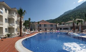 야외 수영장, 수영장 파라솔, 일광욕 의자