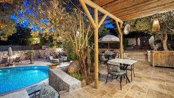 Free daily full breakfast