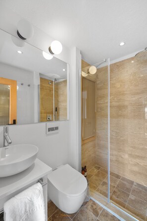 Standard Double Room | Bathroom