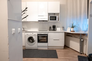 Comfort Studio, 2 Queen Beds, Non Smoking | Private kitchen
