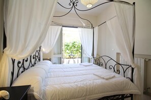 Minibar, caja fuerte, escritorio y sistema de insonorización