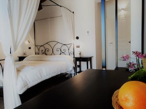 Minibar, Zimmersafe, Schreibtisch, schallisolierte Zimmer