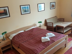 Caja de seguridad en la habitación y escritorio 