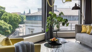 Suite – signature, 1 soverom, kjøkken, byutsikt | Oppholdsrom