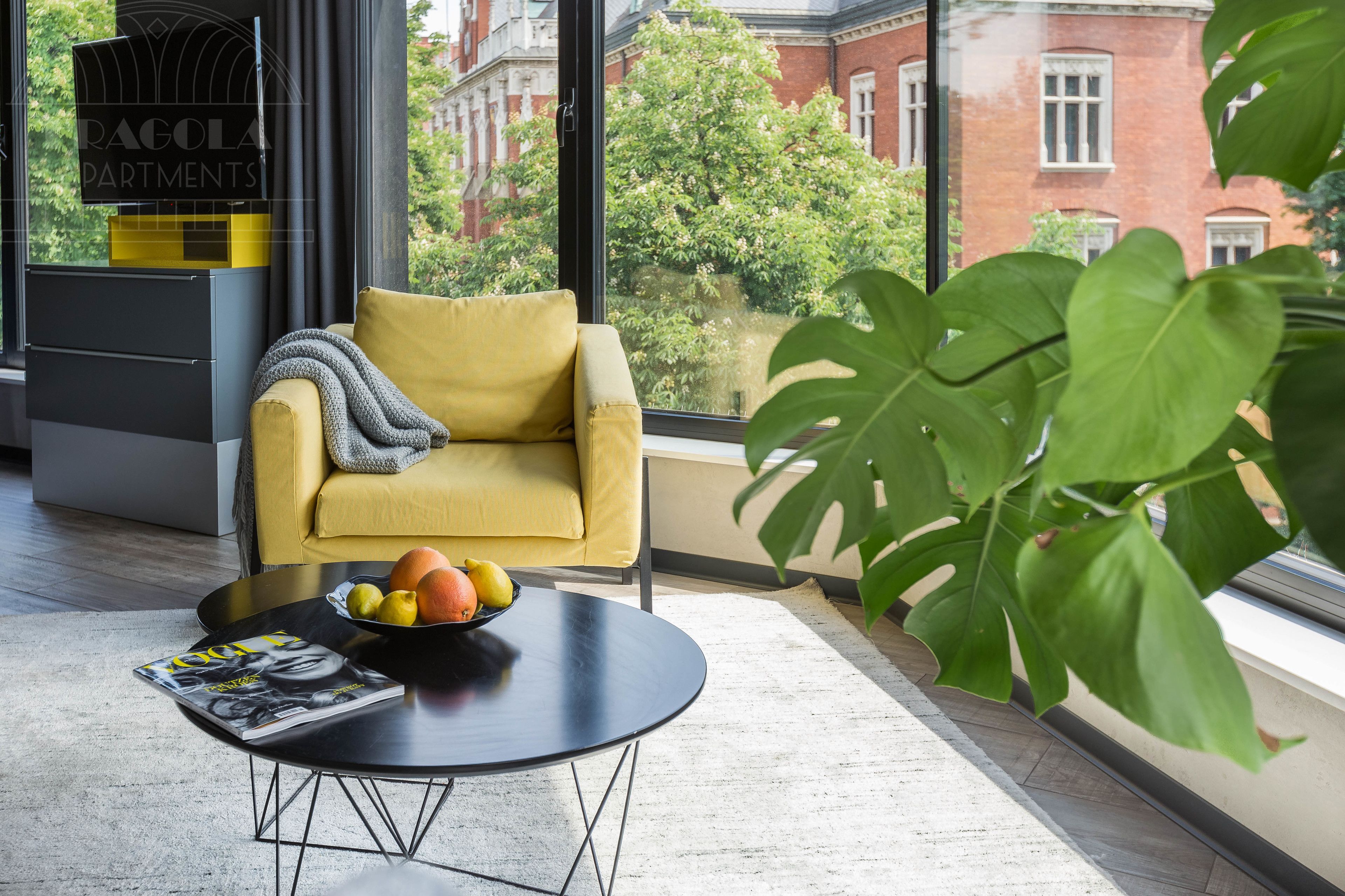 signature suite, 1 bedroom, kitchen, city view | premium bedding, individually decorated, desk, blackout curtains