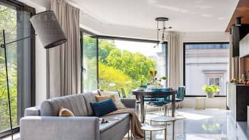 Premier Apartment, 1 Bedroom, Kitchen, City View | Living room