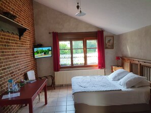 Tweepersoonskamer (Cardamine) | Een minibar, een bureau, een laptopwerkplek, gratis wifi