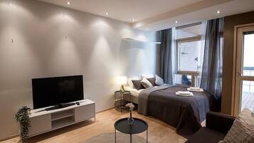 Luksushuoneisto, 1 keskisuuri parisänky ja vuodesohva, tupakointi kielletty, sauna | Olohuone | Älytelevisio