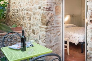 Economy Twin Room | Terrace/patio - Hotel Massa Vecchia (Massa Marittima)