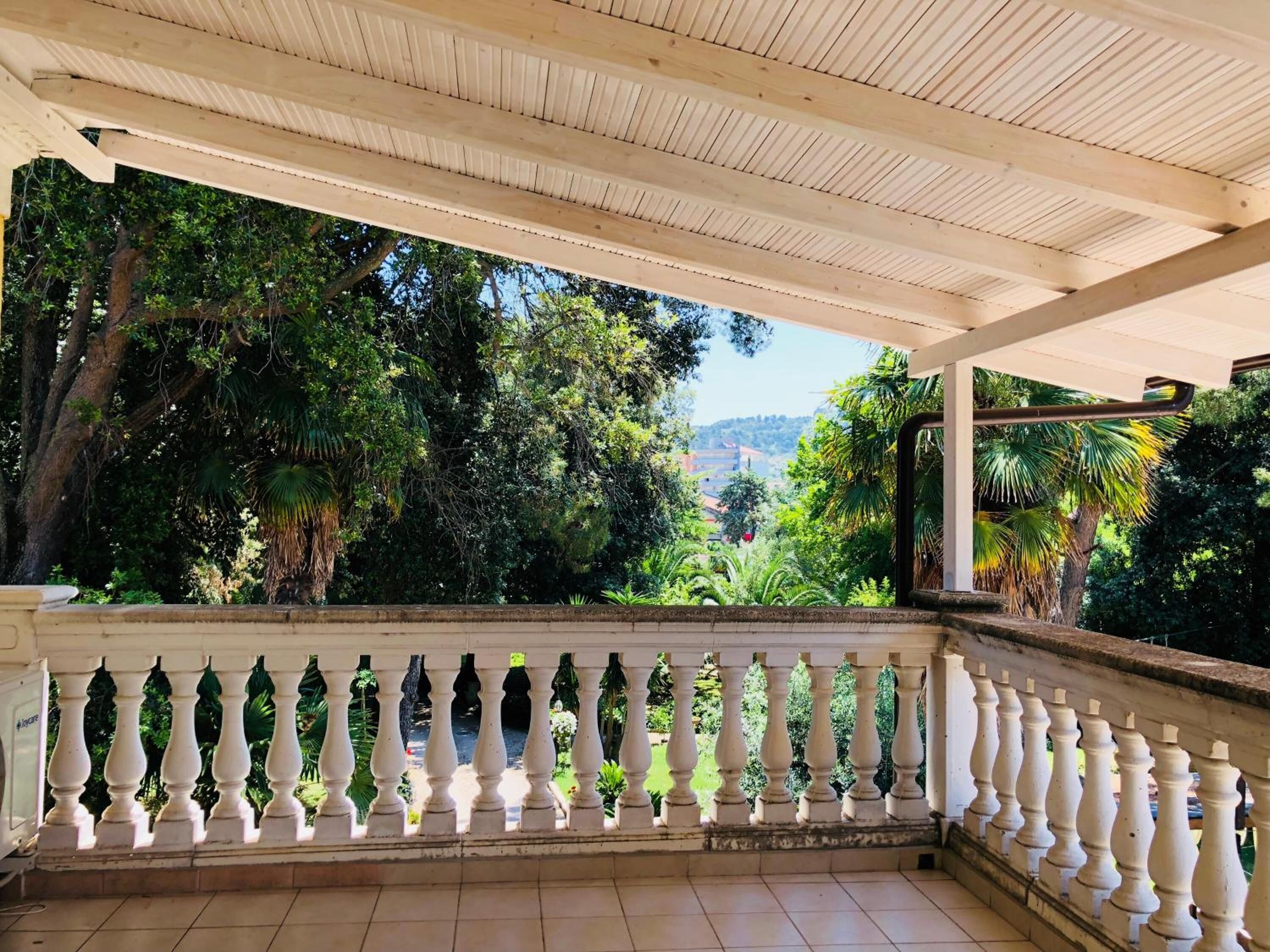 Appartamento, bagno in camera, vista giardino | Balcone