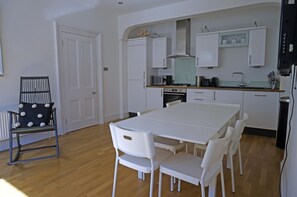 Design Apartment, 2 Bedrooms | Private kitchen