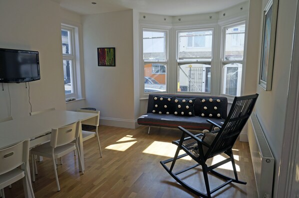 Design Apartment, 2 Bedrooms | Living room