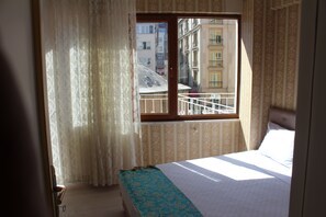 Blackout curtains, soundproofing, free WiFi