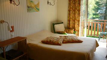 Driepersoonskamer | Individueel gedecoreerd, individueel gemeubileerd