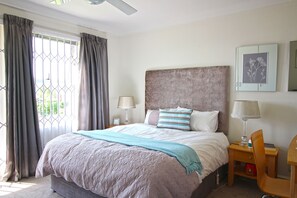 Appartement Confort, vue sur la ville | 2 chambres, bureau, fer et planche à repasser, accès au Wi-Fi (inclus)