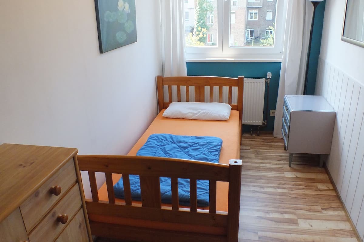 Single Room | Free WiFi, bed sheets