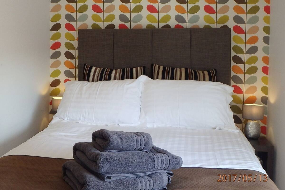 Double Room, Shared Bathroom (Small - Room Nine) | Rollaway beds, free WiFi, bed sheets