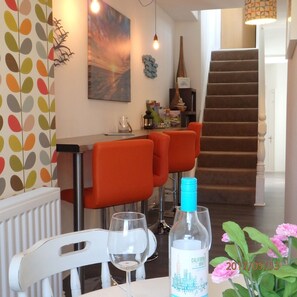 Se ofrece un desayuno completo (7.95 GBP por persona)