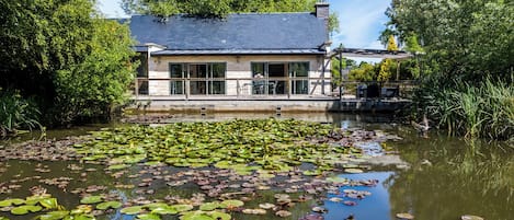 Maison sur l'eau 2 chambres LA LAGUNE | Façade de lâhĂ©bergement