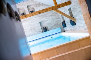 Indoor pool, open 9:30 AM to 8:00 PM, sun loungers - Maison d'Hôtes La Ferme de L'Oudon & Spa (Saint-Pierre-en-Auge)