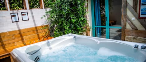 Maison 1 chambre avec Jacuzzi privatif SPA MAJOREL | Bain à remous privé