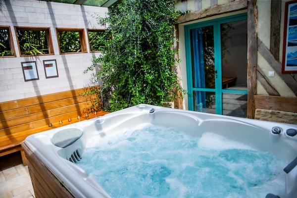 Maison 1 chambre avec Jacuzzi privatif SPA MAJOREL | Bain à remous privé
