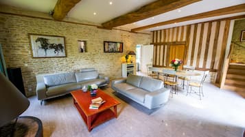 House, 3 Bedrooms (Le Pressoir) | Living area | Flat-screen TV, fireplace, heated floors
