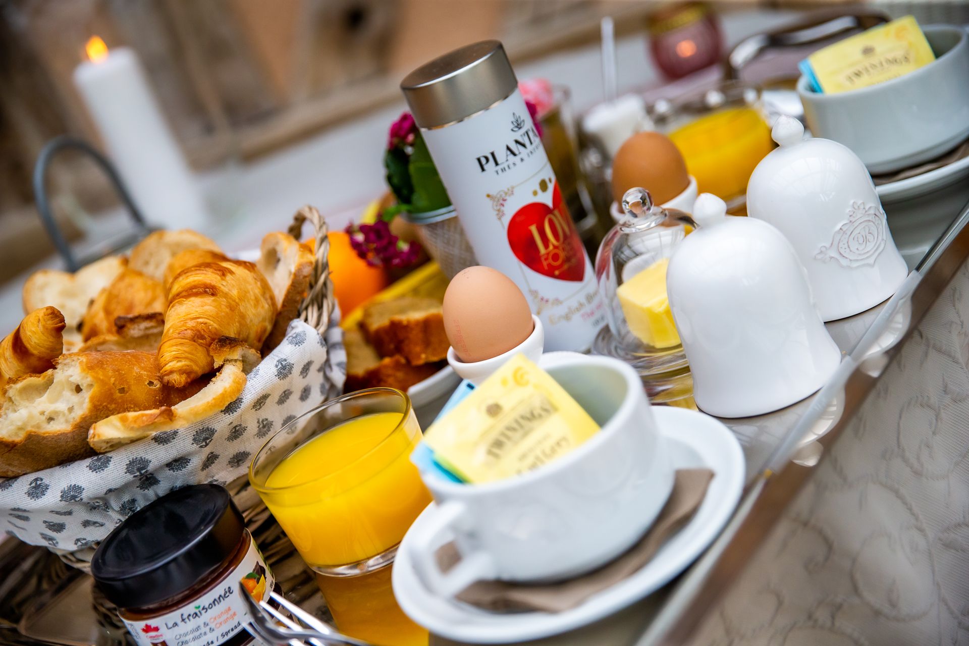 Daily full breakfast (EUR 20 per person)