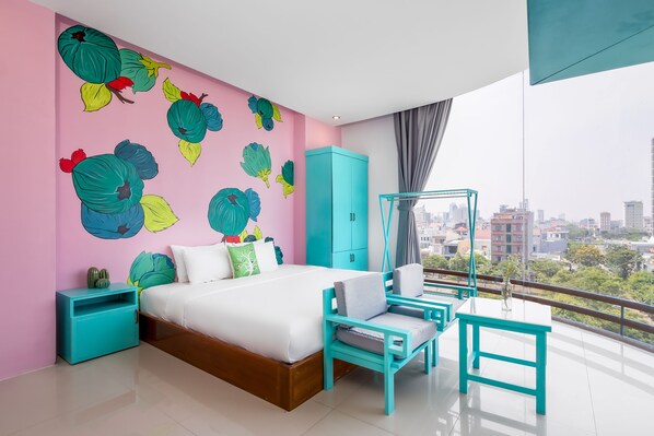 Studio Suite, 1 King Bed | Hypo-allergenic bedding, down duvets, minibar, in-room safe